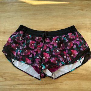 lululemon patterned hotty hot shorts size 10